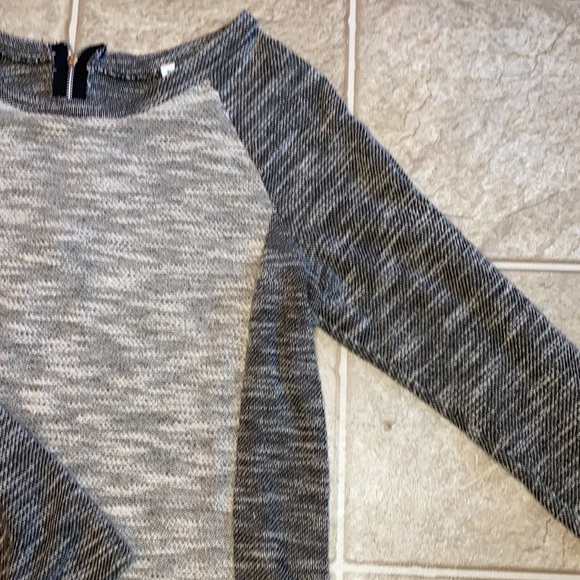 Empire Sweater - Picture 3 of 4